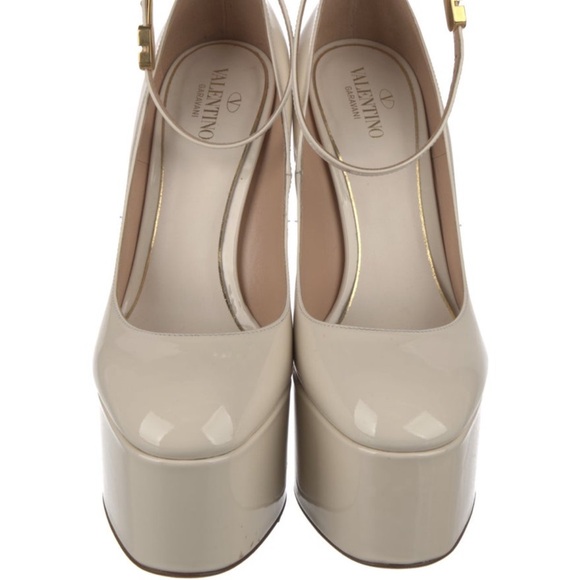 Valentino Garavani Cream Platform Pumps - Picture 3 of 5